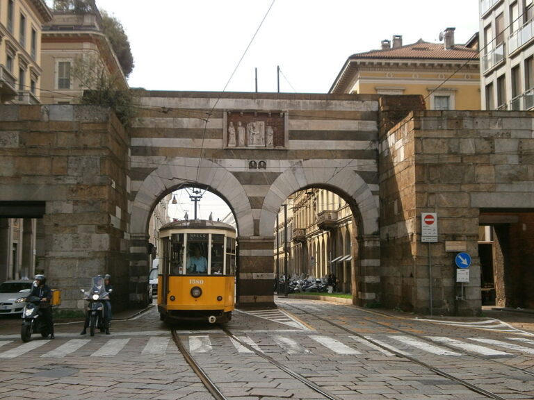 Porta Nuova, il varco medievale in via Manzoni