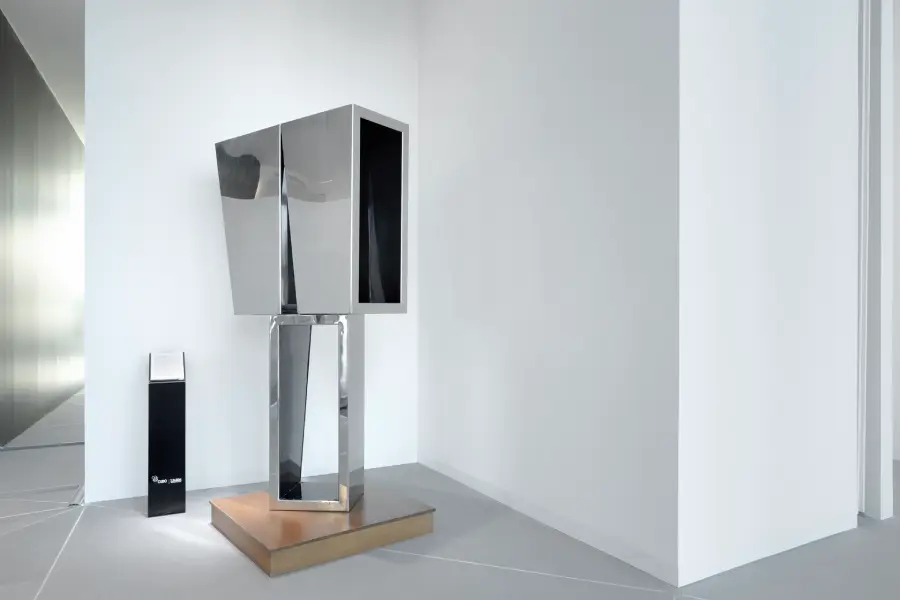 Sliding - Beverly Pepper (Brooklyn, 1922 - Todi, 2020) Virgo, scultura in acciaio e specchio stainless still sculpture, 1967