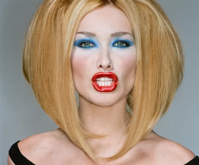 Deep Beauty. Il dubbio della bellezza. Michel Comte - Carla Bruni (1996) Crediti: Courtesy Collezione Ettore Molinario