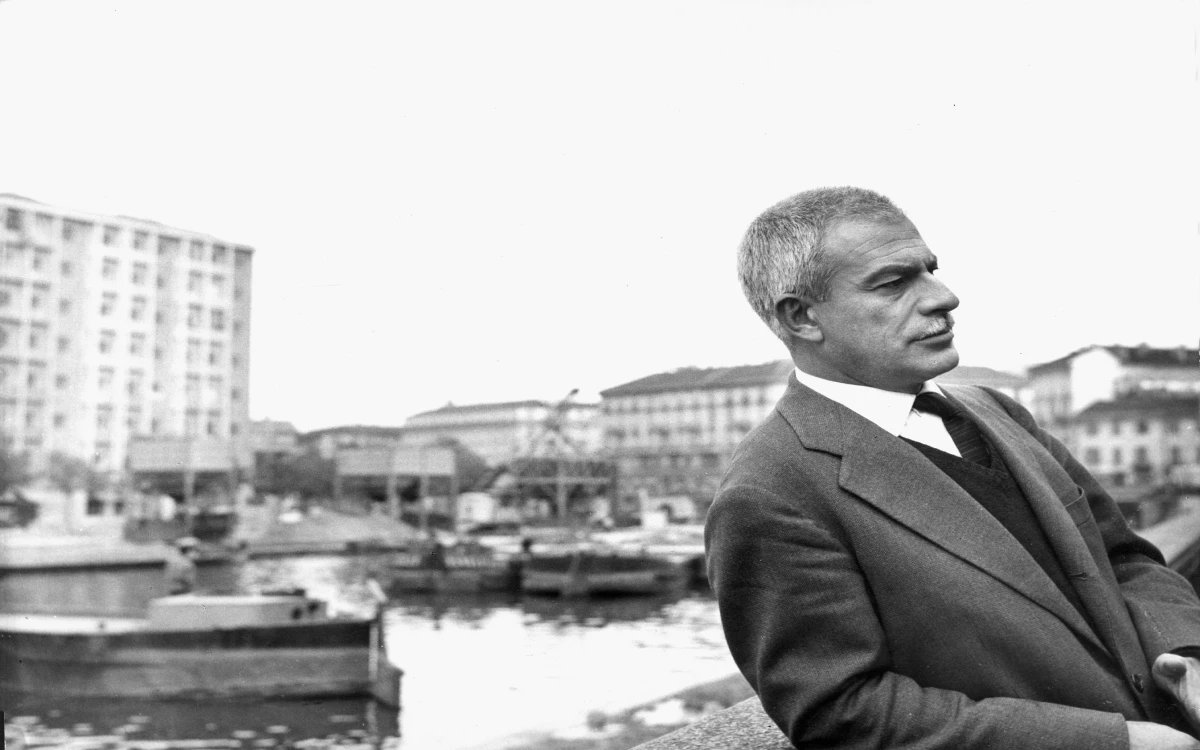 Milano città che sale: Elio Vittorini sul marciapiede del Naviglio_Mondadori Portfolio:Angelo Cozzi
