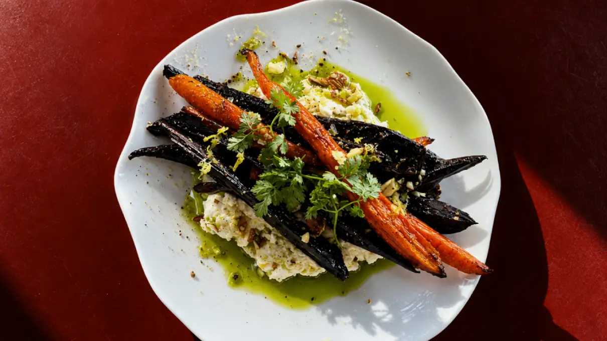 Carote di Polignano arrosto-ricotta forte-mandorle tostate e olio al cipollotto1